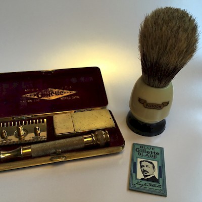 Gillette Pocket Edition aus dem Jahr 1921mit einem Plisson Rasierpinsel
