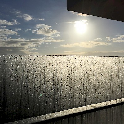 Die Dachterrasse im Morgenlicht